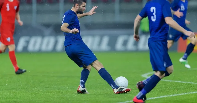 Lỗi Khiếm Nhã Trong Bóng Đá Theo Quy Định FIFA